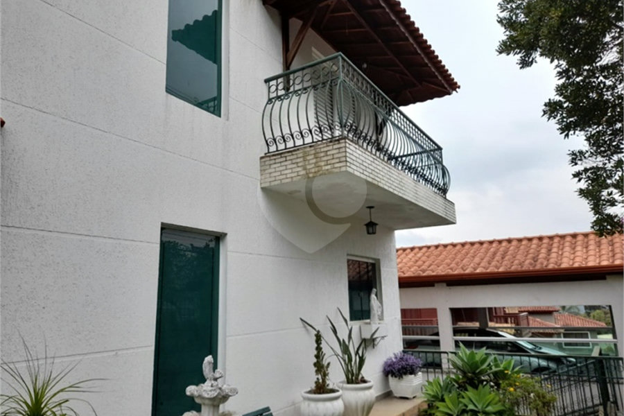 Casa à venda com 5 quartos, sendo 3 suítes,  no condomínio Alpes da Cantareira, Mairiporã - SP