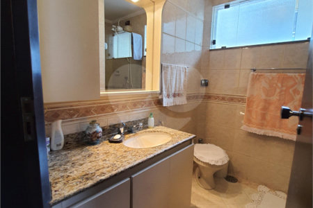 Sobrado à venda com 3 quartos, sendo 1 suíte,  em Jardim Rizzo, São Paulo, SP