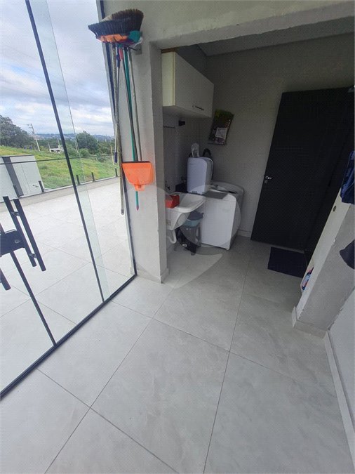 Linda casa em condomínio fechado, unindo conforto, lazer e segurança para você e sua família!