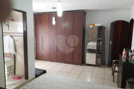 Casa à venda com 4 quartos, sendo 1 suíte, em Mogi Moderno, Mogi das Cruzes, SP