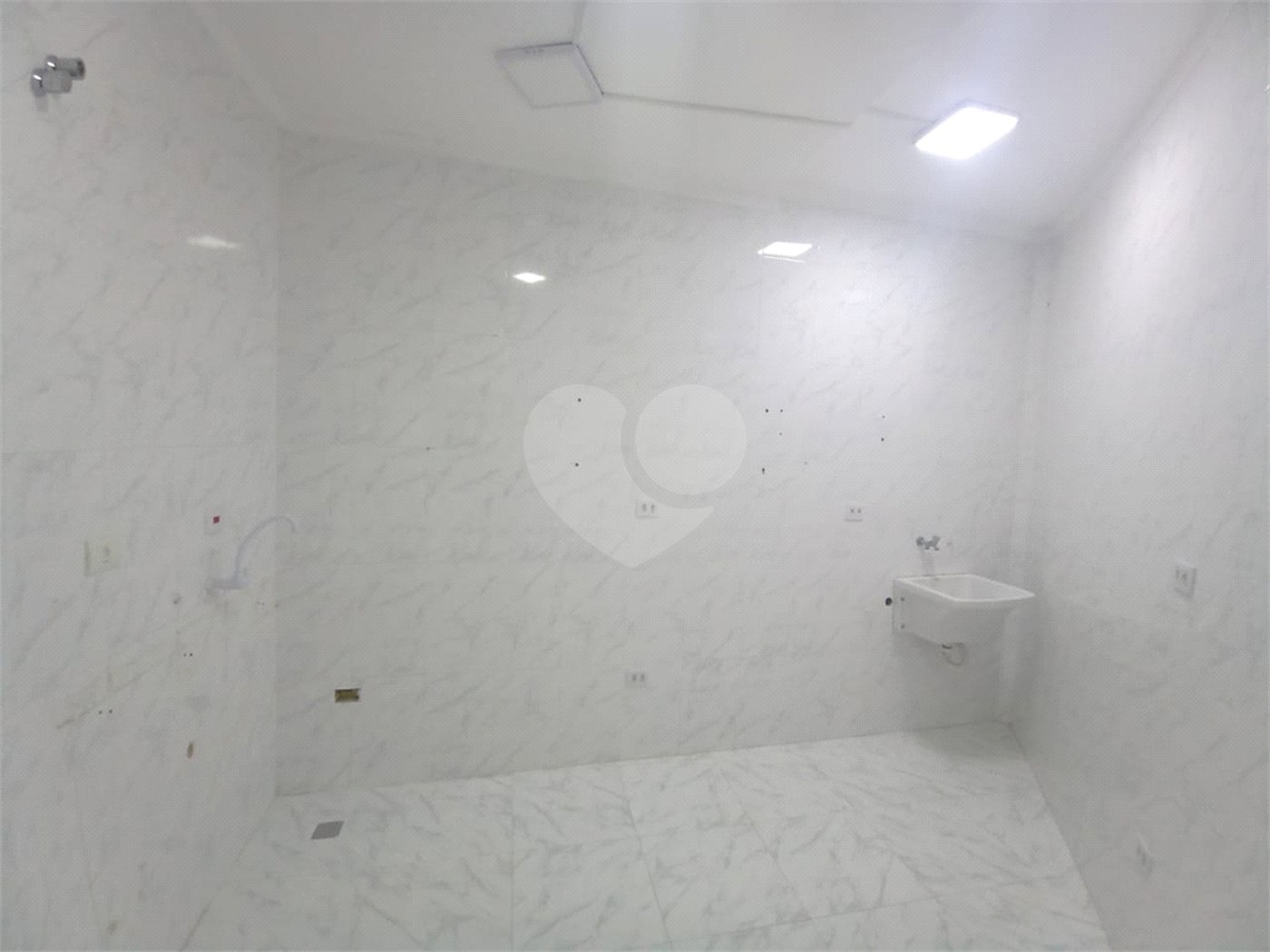 Sobrado à venda com 4 quartos, sendo 1 suíte, em Tremembé, São Paulo, SP
