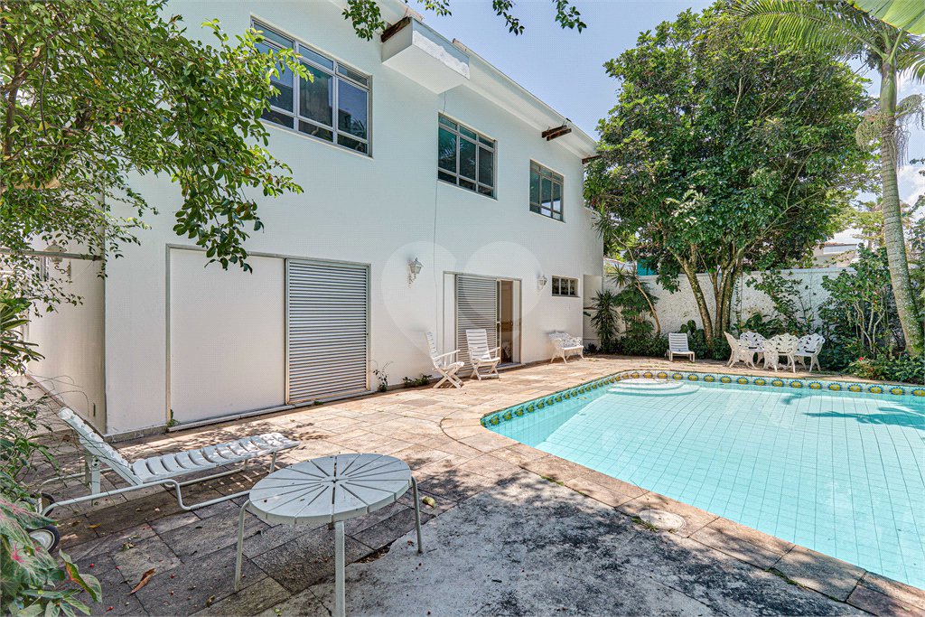Casa de Vila à venda com 4 quartos, sendo 3 suítes,  em Alto da Boa Vista, São Paulo, SP