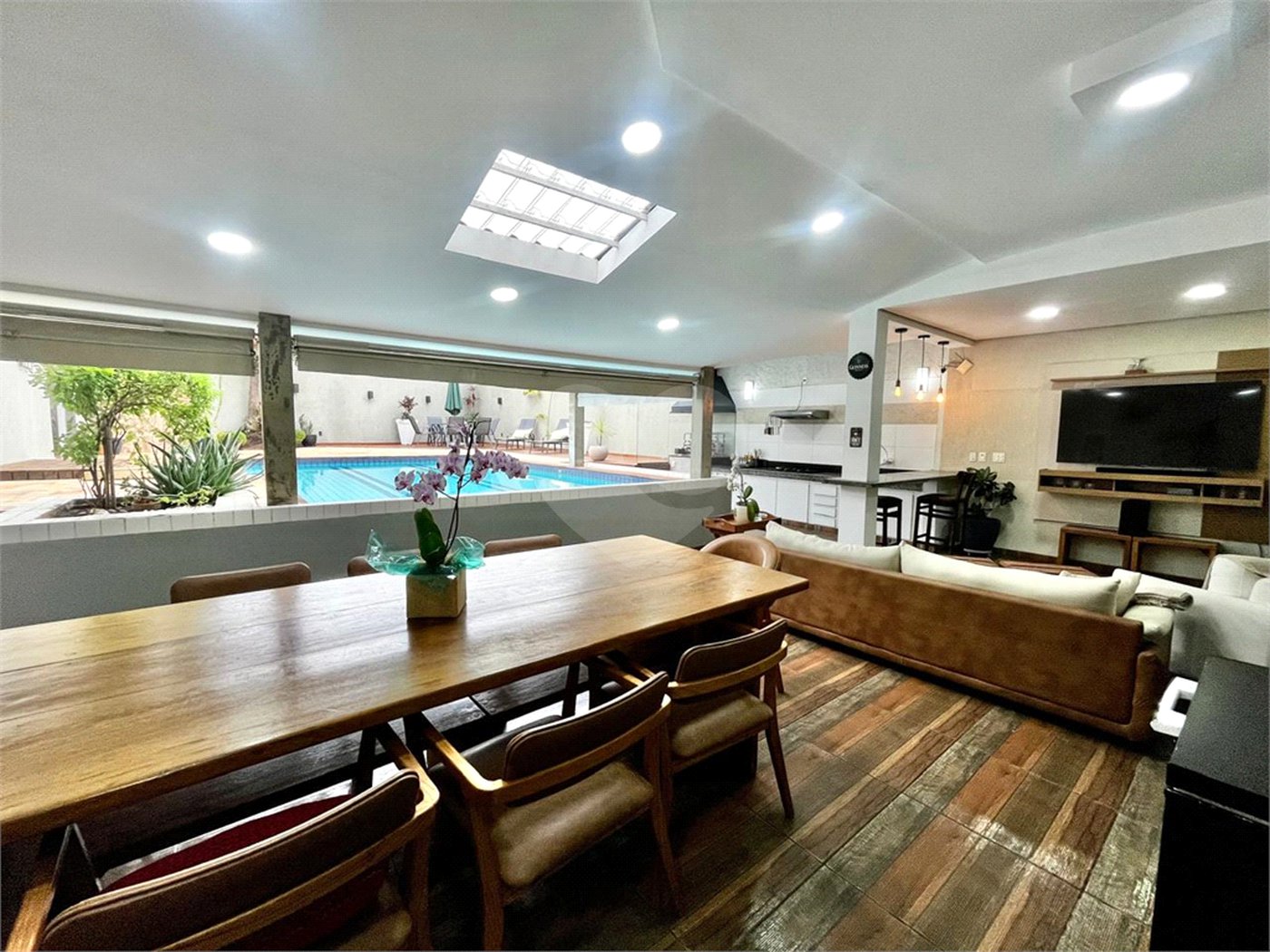 Casa à venda com 4 suítes em Vila Mazarino, Itapetininga, SP