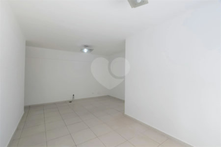Apartamento à venda com 3 quartos, sendo 1 suíte, em Itaim Bibi, São Paulo, SP