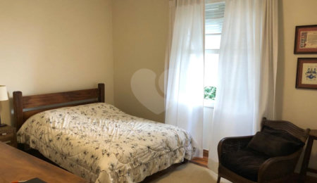 Casa Térrea à venda com 5 quartos, sendo 1 suíte,  em Pacaembú, São Paulo, SP