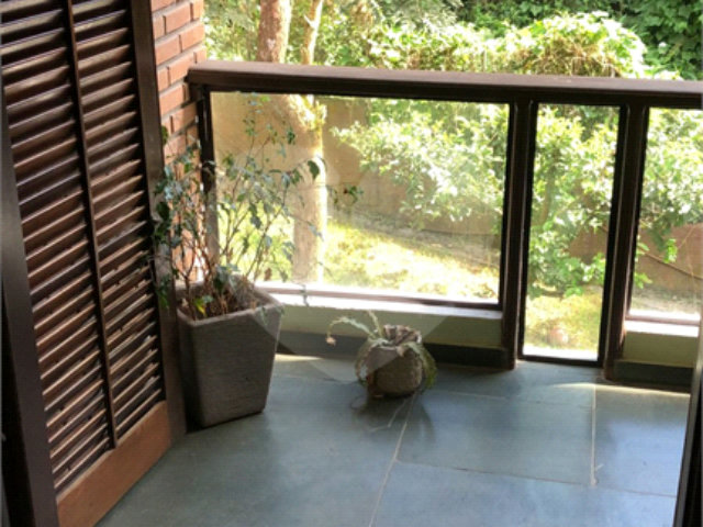 Casa à venda com 3 quartos, sendo 1 suíte,  no condomínio Alpes da Cantareira, Mairiporã - SP