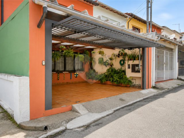Casa de Vila à venda com 4 quartos, sendo 2 suítes,  em Chácara Santo Antônio (zona Sul), São Paulo, SP