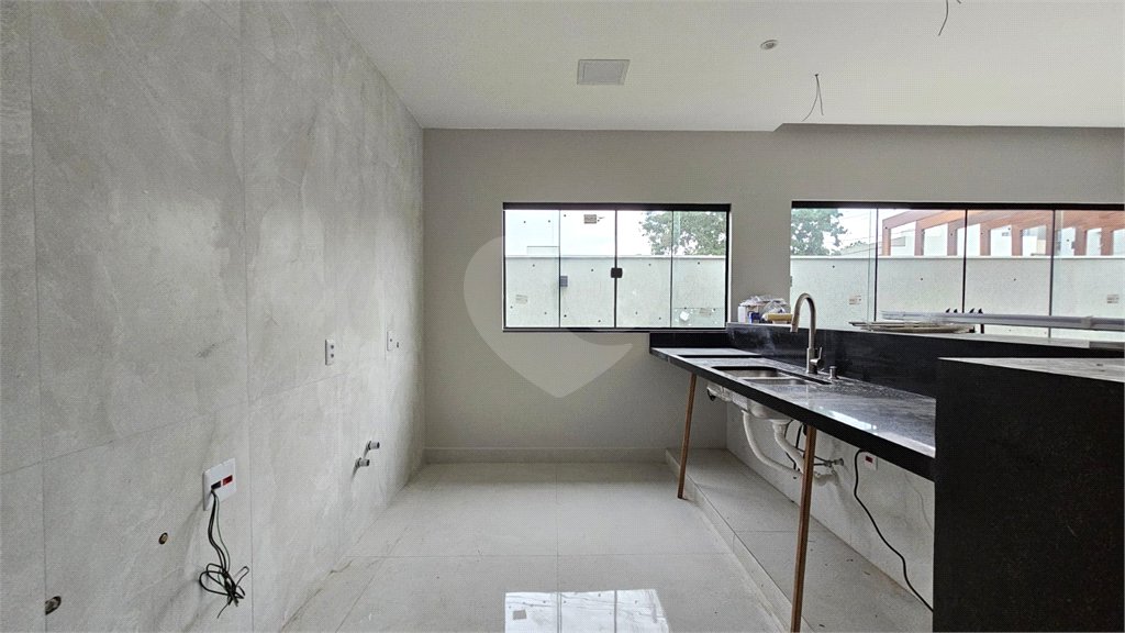 Casa à venda com 3 quartos, sendo 1 suíte, no condomínio Grand Park, Rio de Janeiro - RJ