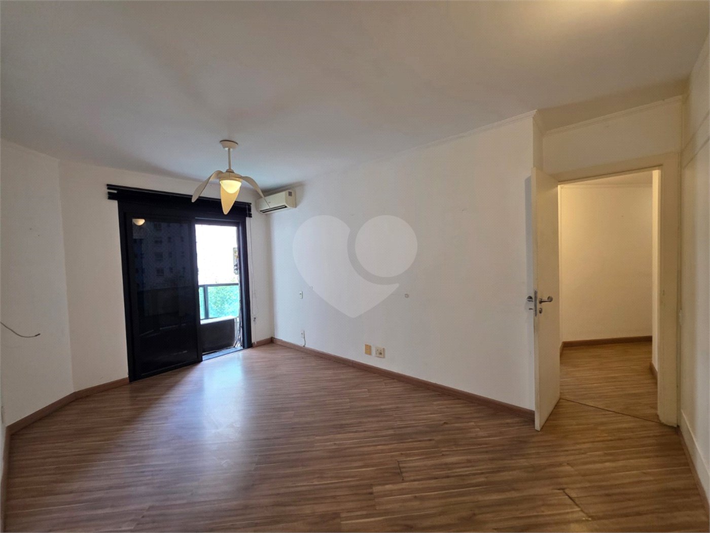 Apartamento à venda com 3 suítes em Vila Uberabinha, São Paulo, SP
