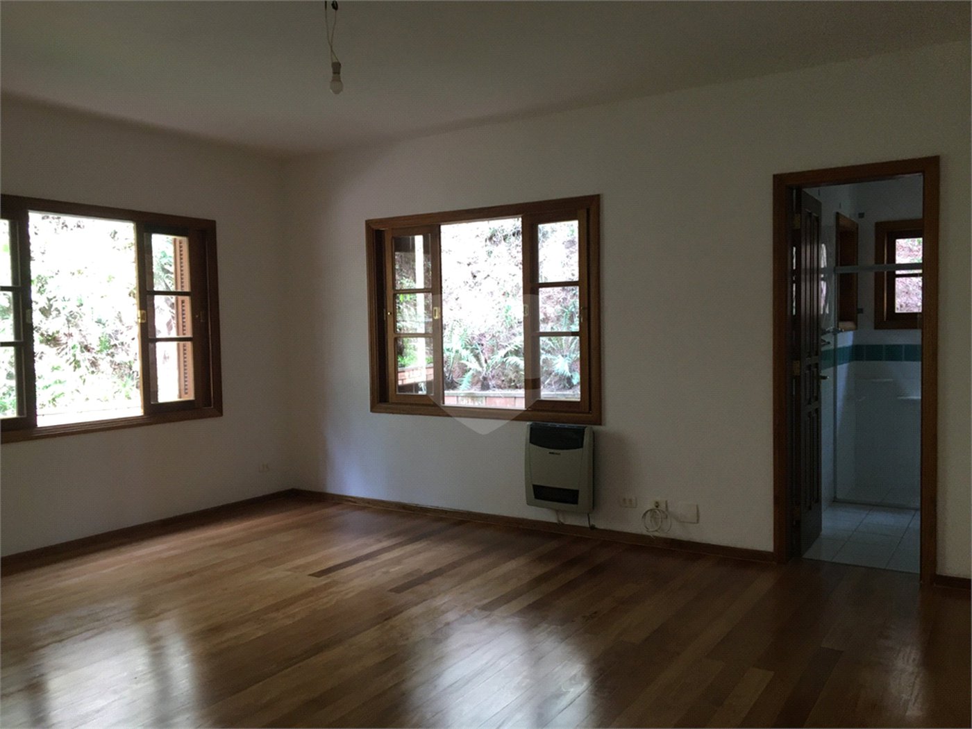 Casa à venda com 5 quartos, sendo 4 suítes,  no condomínio Cantareira, Mairiporã - SP