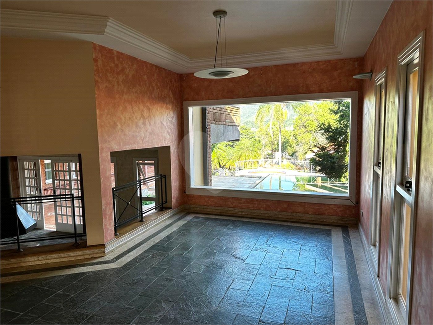 Casa à venda com 4 suítes em Vila Petrópolis, Atibaia, SP