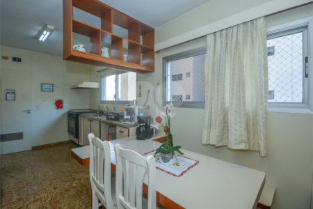 Apartamento à venda com 4 quartos, sendo 1 suíte, em Moema, São Paulo, SP