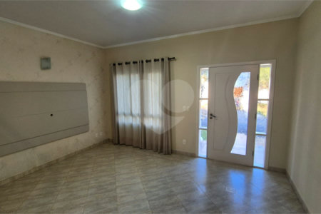 Casa para alugar com 3 quartos, sendo 1 suíte, no condomínio Recanto dos Paturis, Vinhedo - SP
