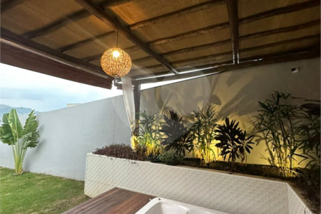 Sobrado à venda com 4 quartos, sendo 2 suítes,  no Centro, Joanópolis, SP