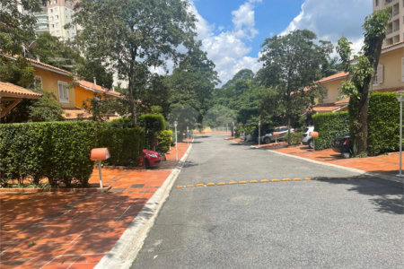 Casa à venda com 3 quartos, sendo 1 suíte,  no condomínio Vilagio Viccino, São Paulo - SP