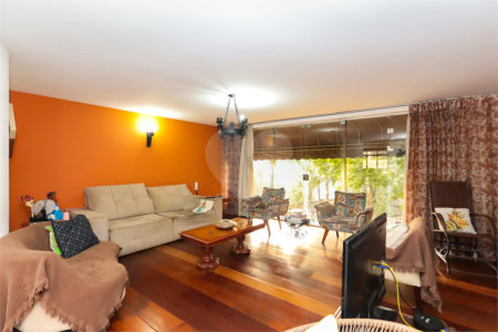 Casa à venda com 4 quartos, sendo 1 suíte, em Brooklin, São Paulo, SP