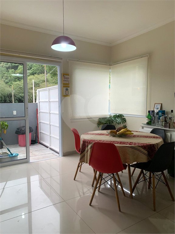 Casa à venda com 3 quartos, sendo 1 suíte, no condomínio Residencial Ponderosa, São Roque - SP