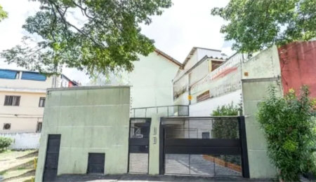 Casa à venda com 3 quartos, sendo 2 suítes, no condomínio Residencial Erika, São Paulo - SP