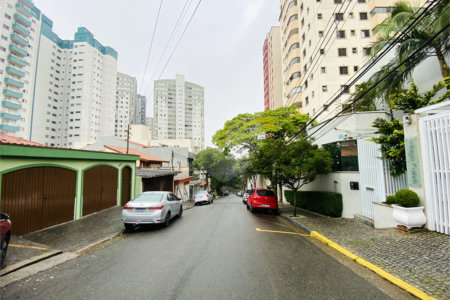 Sobrado à venda com 4 quartos, sendo 1 suíte, em Vila Gilda, Santo André, SP
