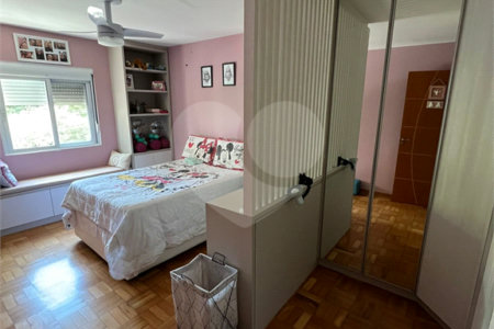 Sobrado à venda com 3 quartos, sendo 1 suíte, em Vila Alexandria, São Paulo, SP