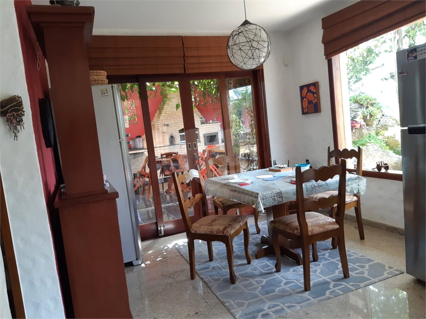 Casa à venda com 4 quartos, sendo 1 suíte, no condomínio Clube da Montanha, Atibaia - SP