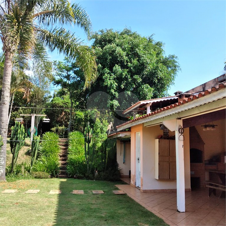 Chácara à venda com 4 quartos, sendo 1 suíte,  em Vila Dom Pedro, Atibaia, SP