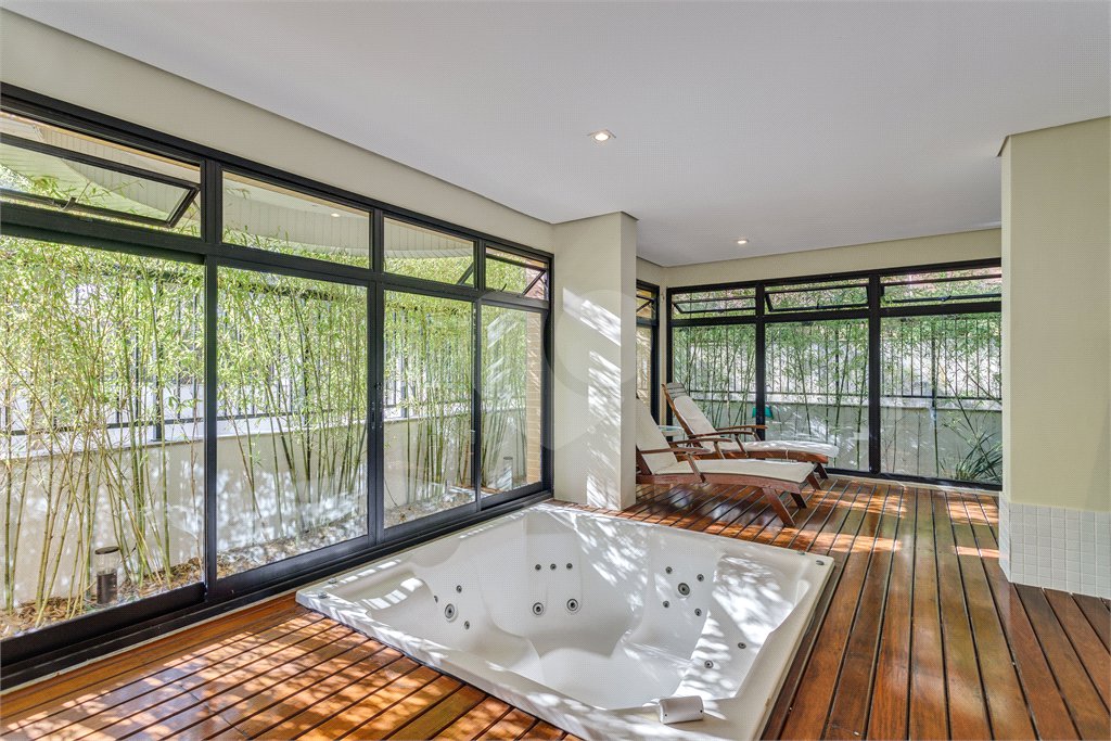 Apartamento à venda com 3 quartos, sendo 1 suíte, em Morumbi, São Paulo, SP