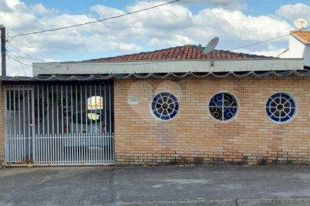 Casa à venda com 2 quartos, sendo 1 suíte, em Vila Barão, Sorocaba, SP