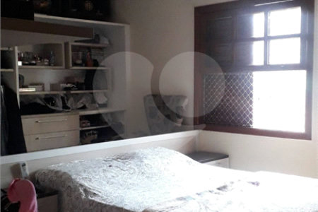 Casa à venda com 5 quartos, sendo 3 suítes,  em Vila Oliveira, Mogi das Cruzes, SP