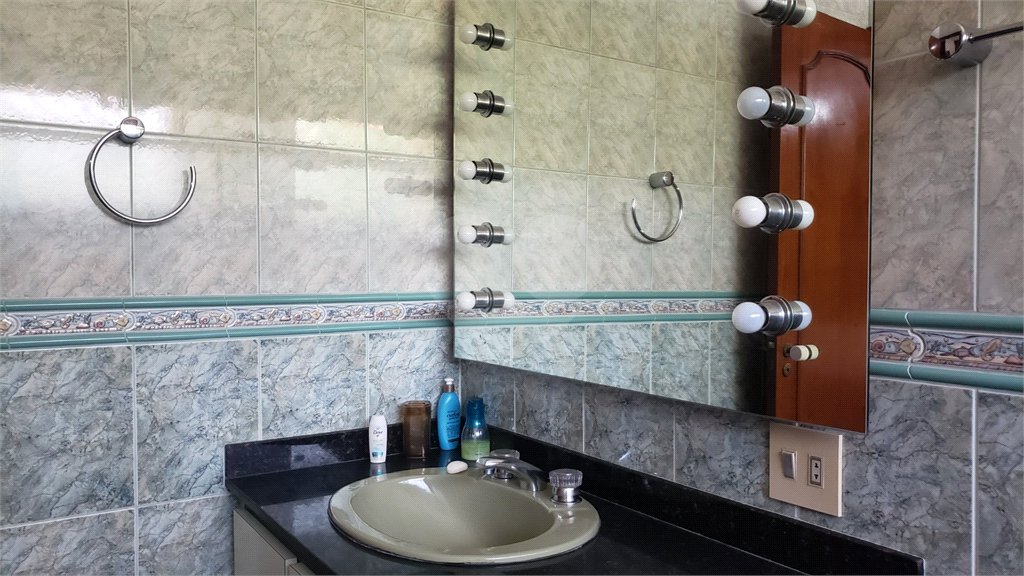 Sobrado à venda com 4 quartos, sendo 2 suítes, em Jardim Marajoara, São Paulo, SP