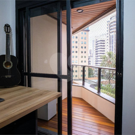 Apartamento à venda com 4 quartos, sendo 3 suítes, em Moema, São Paulo, SP