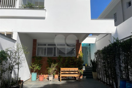 Sobrado à venda com 4 quartos, sendo 2 suítes, em Chácara Monte Alegre, São Paulo, SP