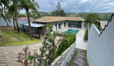 Casa à venda com 3 quartos, sendo 1 suíte,  em Jardim Estância Brasil, Atibaia, SP