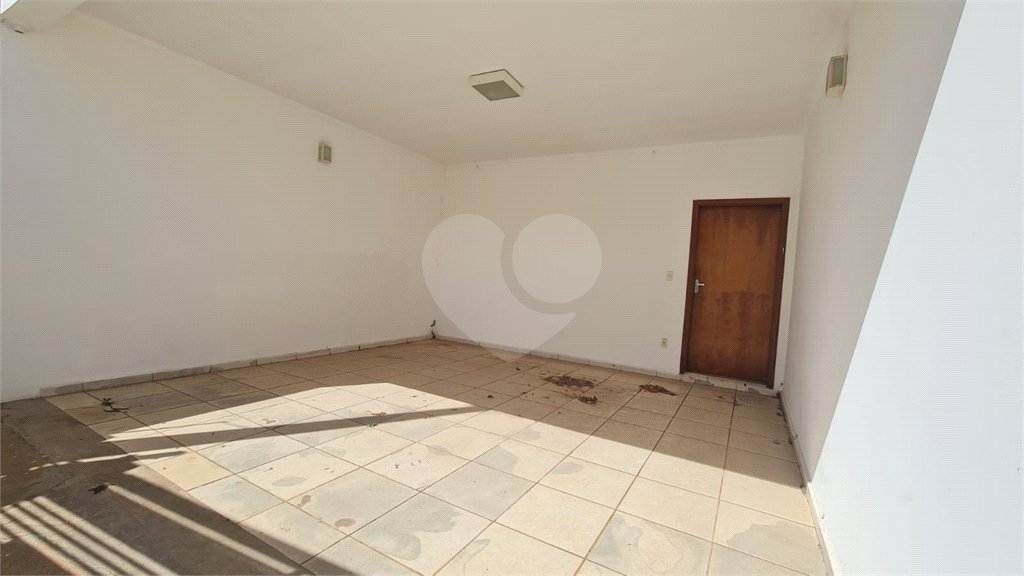 Sobrado à venda com 3 suítes em Vila Nastri, Itapetininga, SP