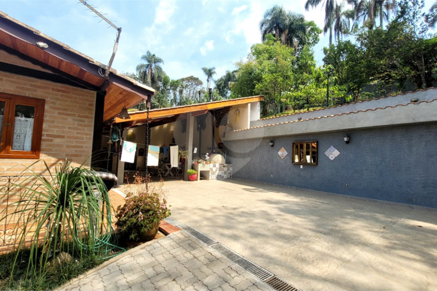 Casa à venda com 3 quartos, sendo 1 suíte, no condomínio Associação Reserva das Hortênsias, Mairiporã - SP