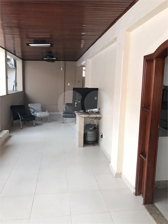 Sobrado à venda com 3 quartos, sendo 2 suítes, em Jardim Tropical, Cuiabá, MT