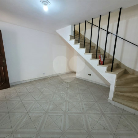 Sobrado à venda com 2 quartos em Jardim Mangalot, São Paulo, SP
