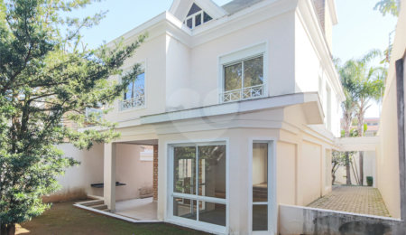 Casa à venda com 4 quartos, sendo 2 suítes,  no condomínio Bristol Village, São Paulo - SP