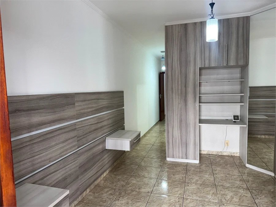 Sobrado à venda ou para alugar com 3 suítes em Vila Sônia, São Paulo, SP