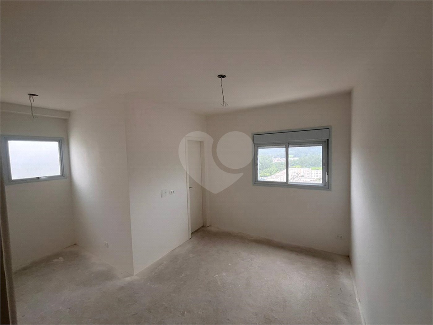 Apartamento à venda com 2 quartos, sendo 1 suíte,  em Loteamento Mogilar, Mogi das Cruzes, SP