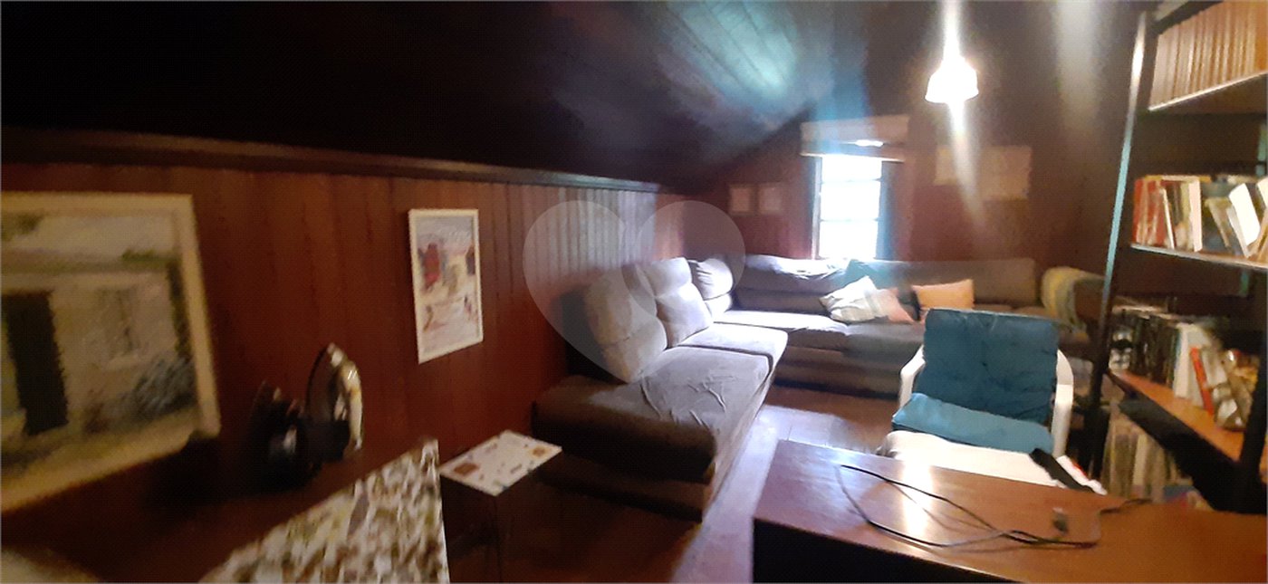 Casa à venda com 4 quartos, sendo 2 suítes, no condomínio Associação Reserva das Hortênsias, Mairiporã - SP