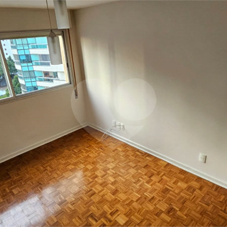 Apartamento à venda com 3 quartos, sendo 1 suíte, em Itaim Bibi, São Paulo, SP