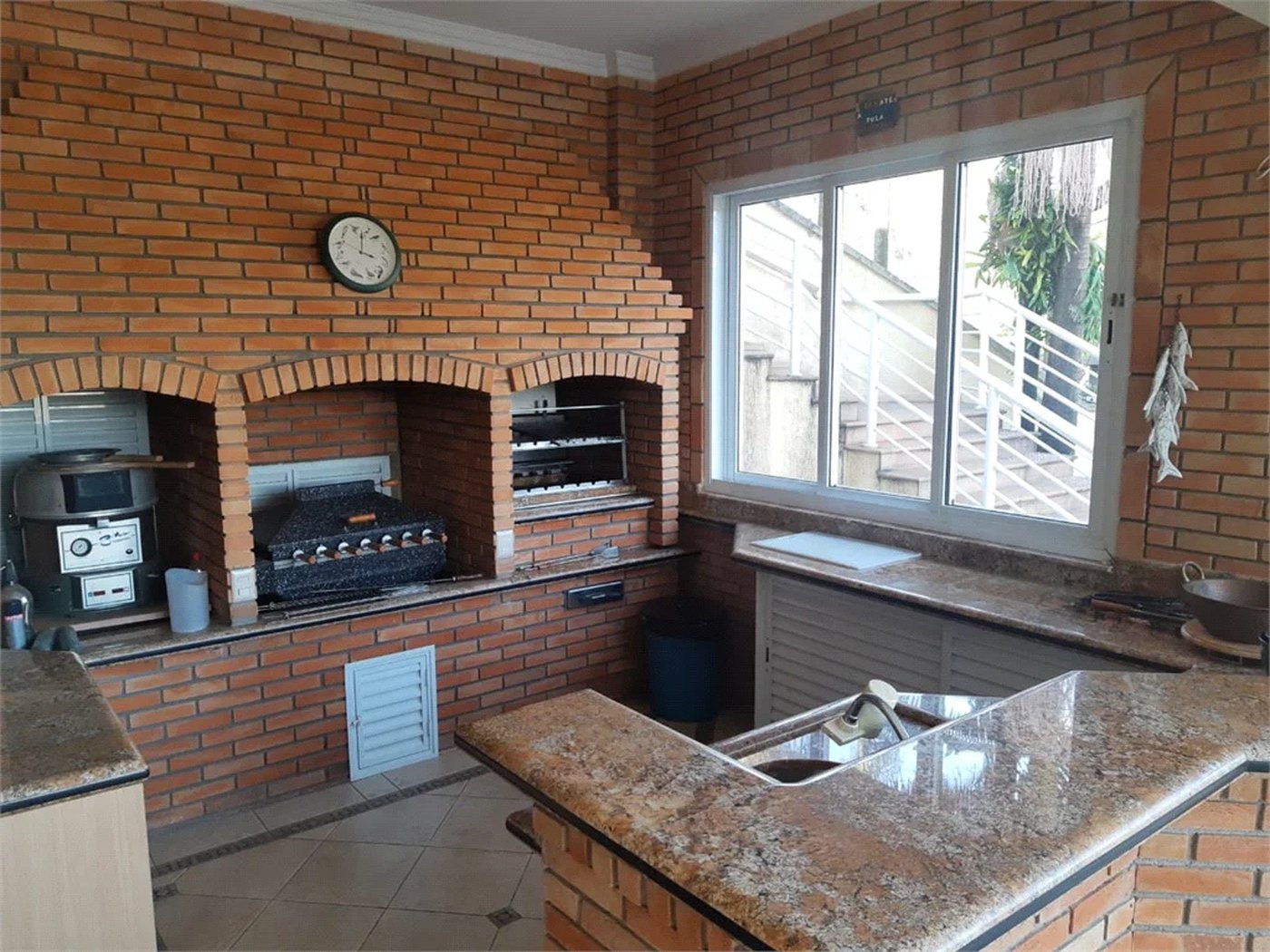 Casa à venda com 5 suítes em Jardim Leonor, São Paulo, SP