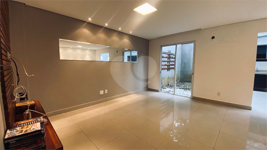Casa à venda com 3 suítes no condomínio Vilas 2, São Paulo - SP