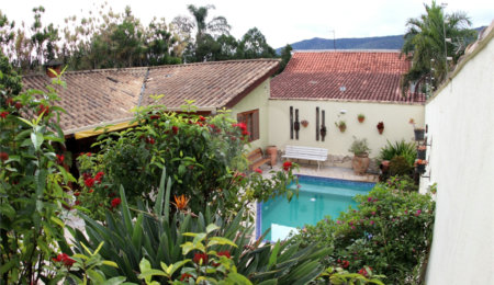 Casa à venda ou para alugar com 3 suítes em Vila Petrópolis, Atibaia, SP