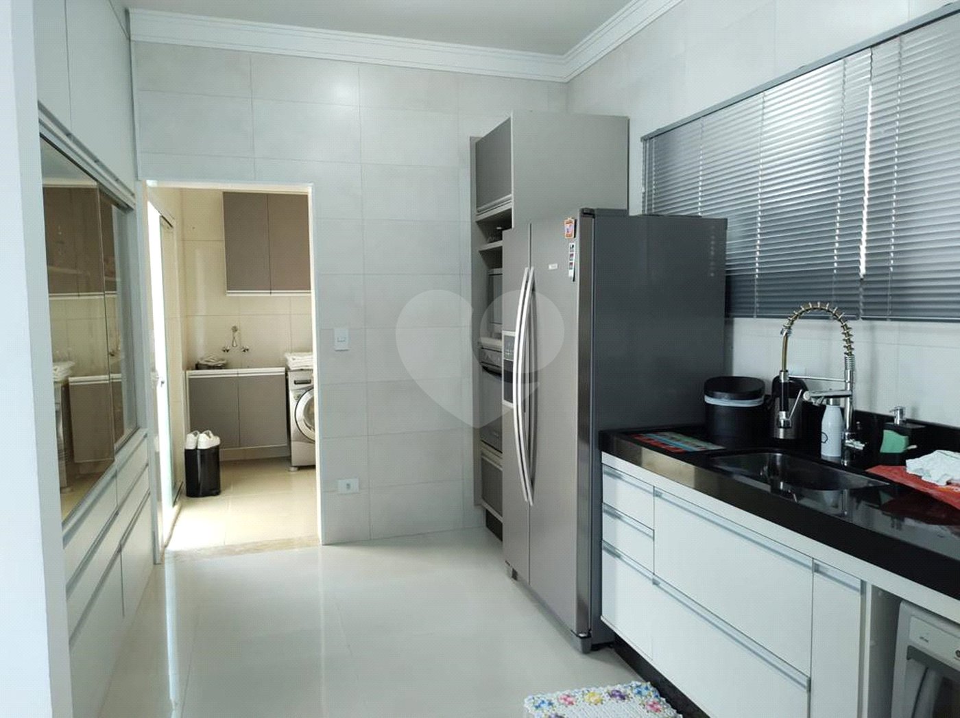 Casa à venda com 4 quartos, sendo 2 suítes, no condomínio Primavera, Salto - SP