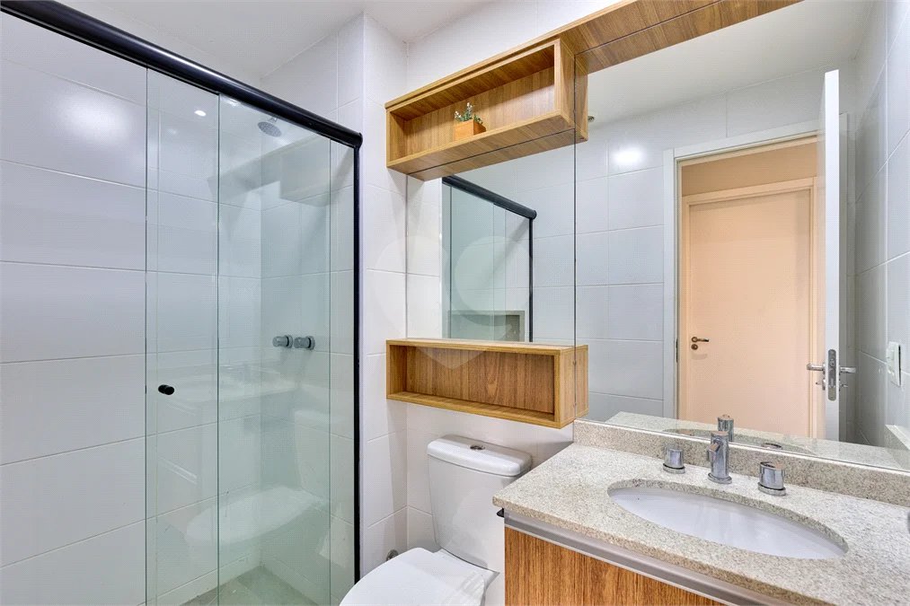 Apartamento com 68m² sala 02 ambientes, 02 dormitórios, sendo 01 suíte banheiro social e vaga no subsolo.! Venha conhecer!