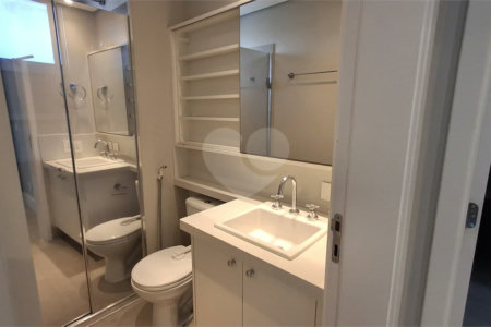 Apartamento com 2 vagas no Campo Belo