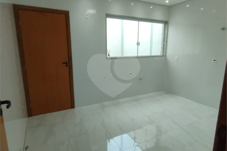Sobrado à venda, 3 suítes, garagem, a 300 m do metrô Vila Matilde