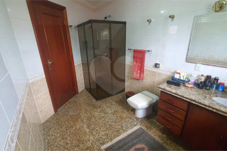 Casa à venda com 4 quartos, sendo 3 suítes, em Interlagos, São Paulo, SP